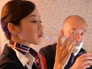 Em cảm nhận được đầu cặc của anh chưa
